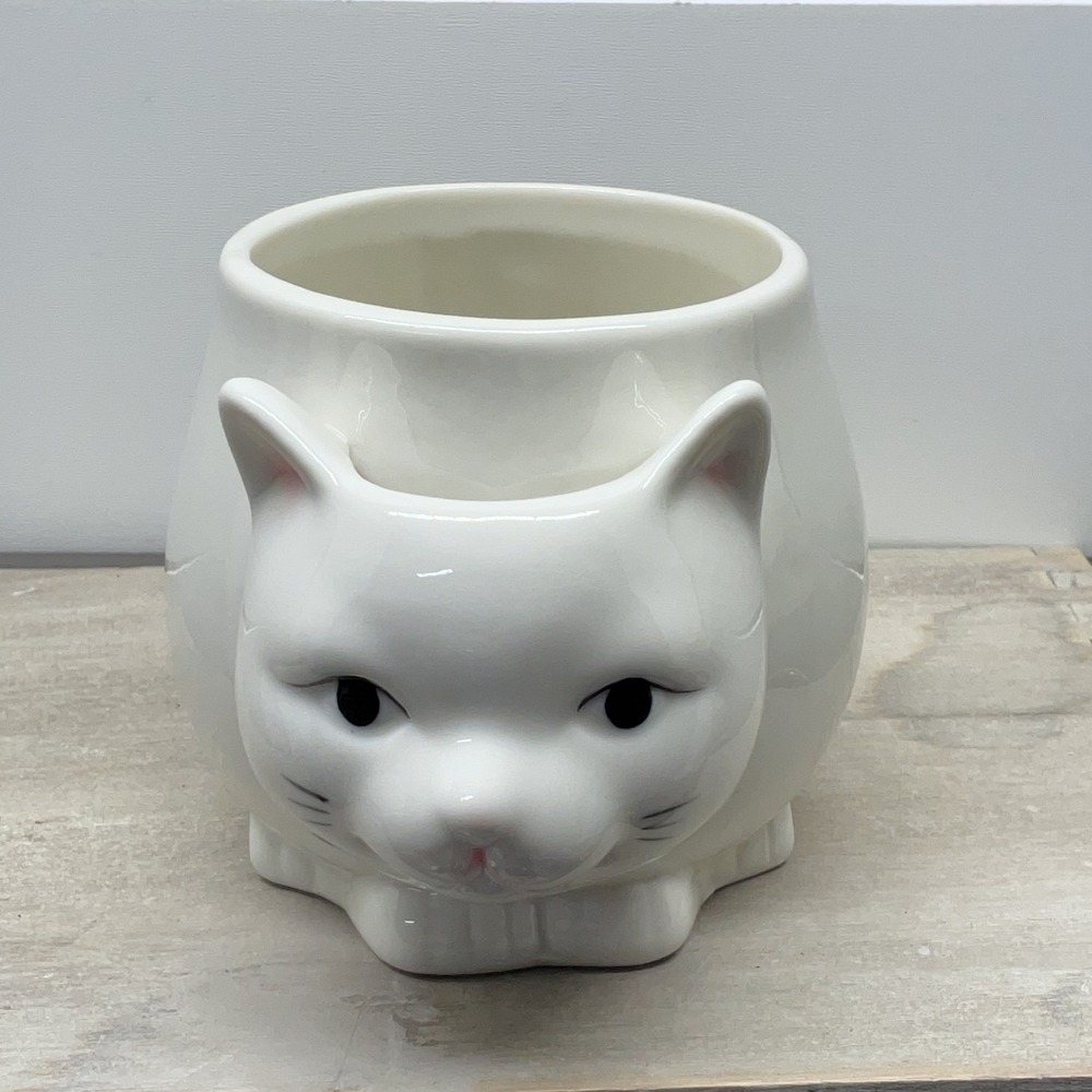 White Ceramic 3D Sculpted Cat Mug with Integrated Treat Tea Bag Holder 4in